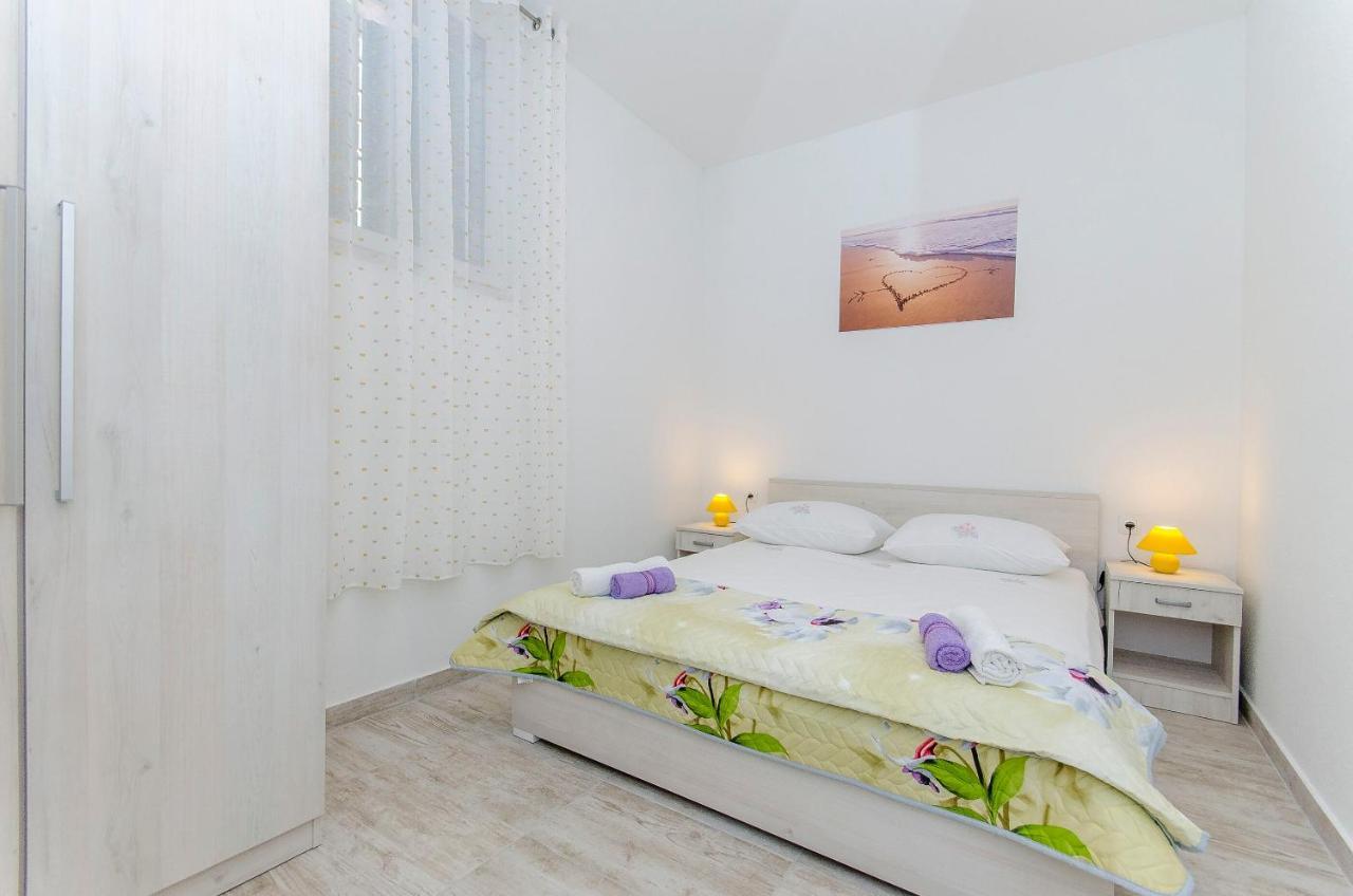 Apartment Paradise Postira Exterior photo